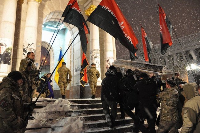 На Майдані Незалежності в Києві відбулося прощання із загиблим бійцем Правого сектора Андрієм Витвицьким, другом Спікером 03