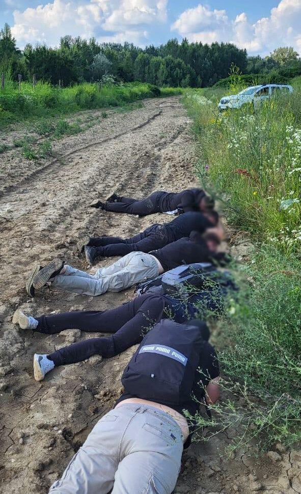 Група чоловіків хотіли переплисти Тису на надувному човні