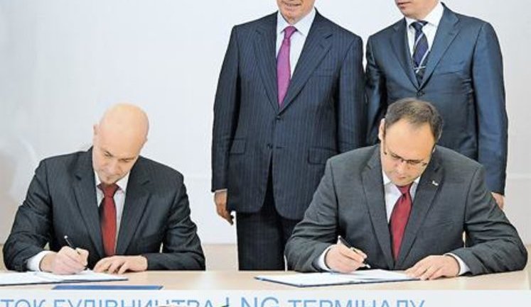 Scam of the Year: Ukrainian Government Signed Agreement for $ 1 Billion With Unknown Spaniard. PHOTO + VIDEO