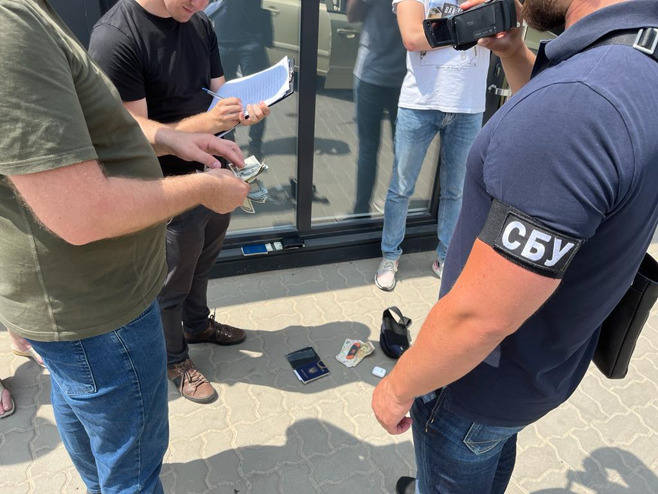 СБУ разоблачила схему вымогательства взяток за беспрепятственное таможенное оформление автомобилей на Львовской таможне 01