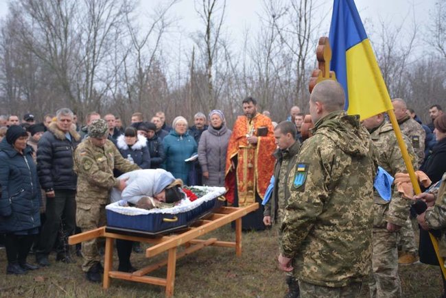 Загиблого українського воїна Артема Соколова поховали в Київській області 04