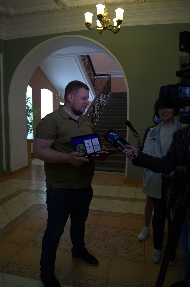 Воїни приїхали отримати орден прямо з окопів під ДАП. Народний Герой України: репортаж із Сум 26 Воїни приїхали отримати орден прямо з окопів під ДАП. Народний Герой України: репортаж із Сум 26