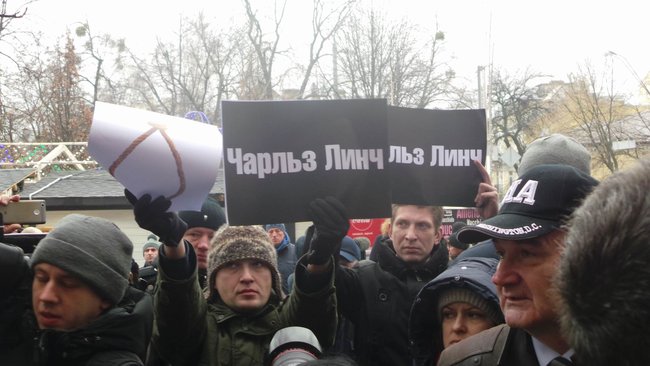 Чарльз Лінч: учасники мітингу в Києві вимагають розслідувати вбивство Ноздровської в найкоротші терміни 04
