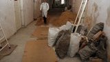 В крымской больнице оперируют среди строительного мусора и разрухи. ФОТО