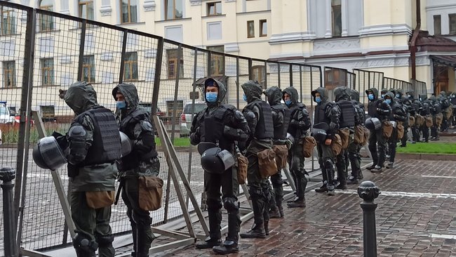 Учасники ЛГБТ-маршу збираються в центрі Києва 21
