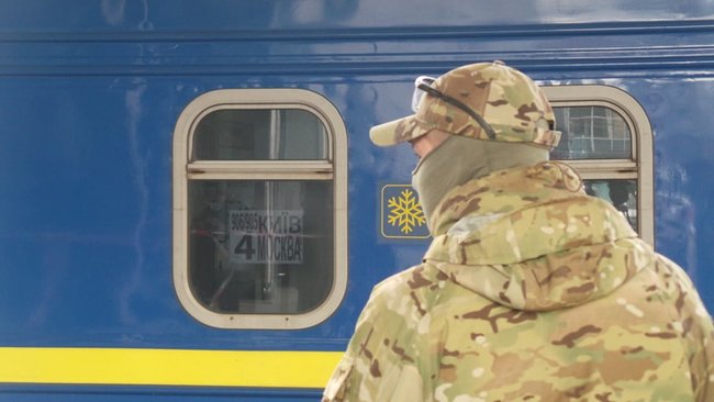 Спецпоїзд Москва-Київ привіз українців на Батьківщину 10
