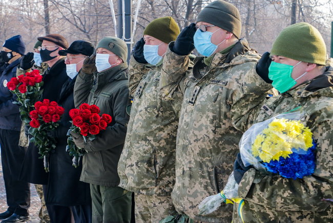 У Дніпрі вшанували память загиблих захисників Донецького аеропорту 04