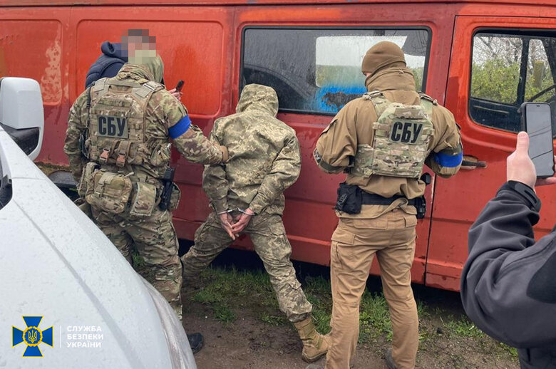Строковика-зрадника, який полював на HIMARS та розвідував склади з боєприпасами ЗСУ, затримано на Одещині, - СБУ 02