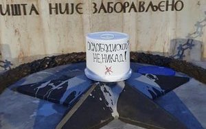 Невідомі погасили запалений Лавровим "вічний вогонь" у Белграді. ФОТО