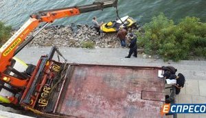 Поліція дістала водний мотоцикл, на якому розбився заступник голови АП Таранов. ФОТО