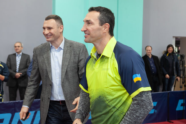 Брати Клички відкрили оновлений легкоатлетичний манеж у Києві 13