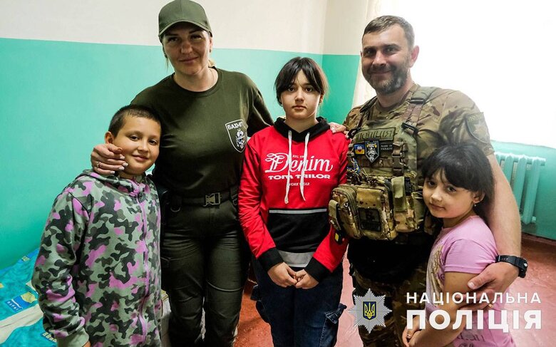 Из Нью-Йорка в Донецкой области правоохранители эвакуировали троих детей-сирот 02