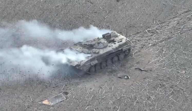 Anti-tank guided missile hits Russian infantry fighting vehicle. VIDEO