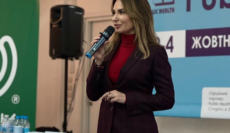 Экс-нардеп Сысоенко, которую задерживало СБУ за продажу фиктивных справок уклонистам, приняла участие в конференции, посвященной реабилитации во время войны