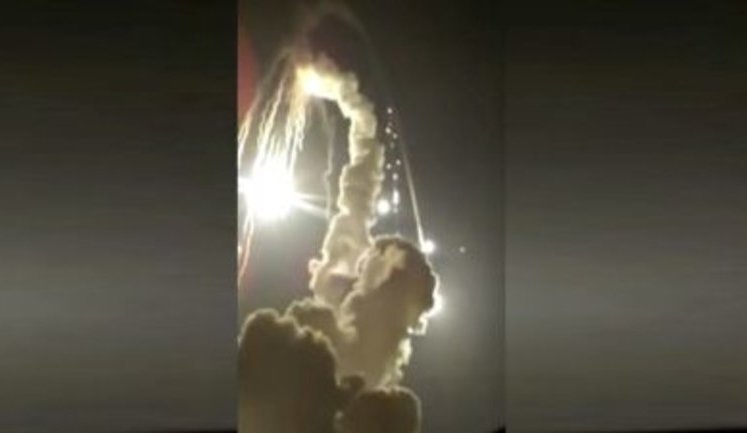 "Вона назад падає! Бл#дь, і касета горить! От так, п#здець, феєрверк бл#дь!" - на російському полігоні Капустин Яр впала ракета С-300. ВIДЕО