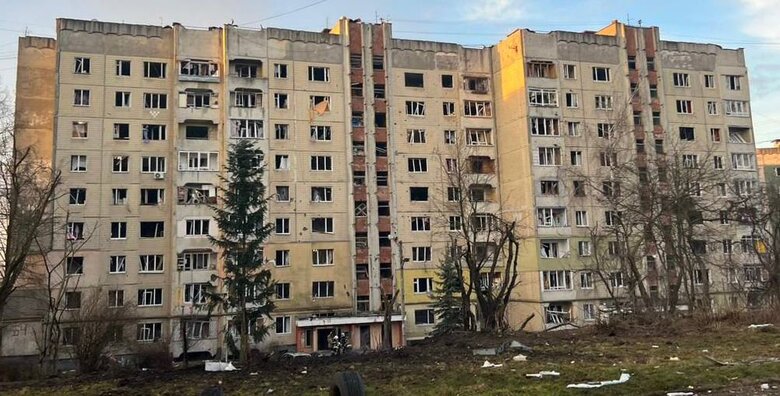 Вибухова хвиля у Львові пошкодила житлові будинки 01