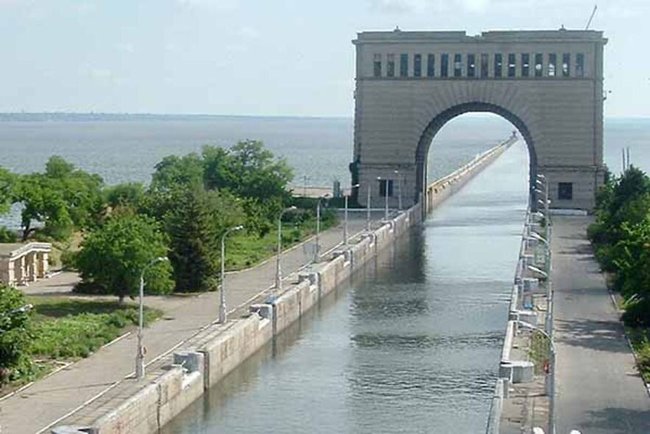 Через шлюз Днепра впервые прошел караван из барж и буксира, - Мининфраструктуры 01 Через шлюз Днепра впервые прошел караван из барж и буксира, - Мининфраструктуры 01