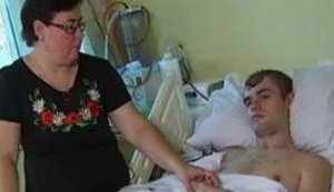 "С парашютом прыгать не будет, но жить без костылей и инвалидного кресла - реально", - чудом выжившему десантнику Сергею Загасайло нужна помощь. ВИДЕО