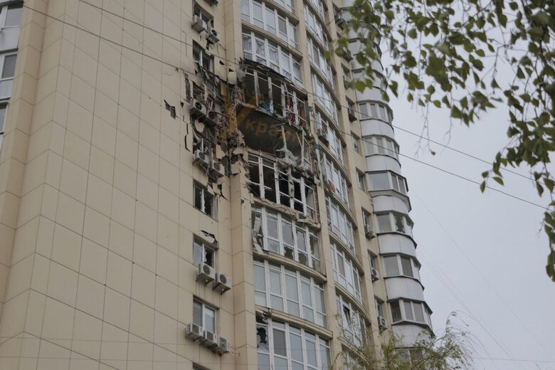 Многоэтажка в Святошинском районе Киева после падения обломков вражеского дрона 01