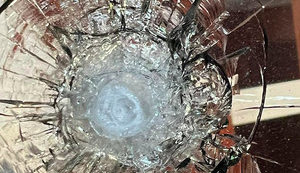 Обстрел окна редакции "Гордон": полиция открыла производство. ФОТО