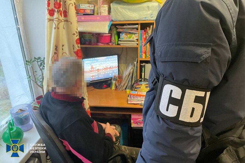 У представників заборонених Комуністичної партії та політичної партії Русь єдина у Києві, Дніпрі та Кривому Розі знайдено зброю, георгіївські стрічки та російські прапори, - СБУ 06 У представників заборонених Комуністичної партії та політичної партії Русь єдина у Києві, Дніпрі та Кривому Розі знайдено зброю, георгіївські стрічки та російські прапори, - СБУ 06