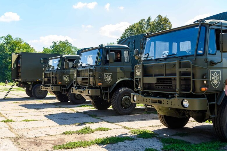 Азов отримав 3 вантажівки DAF та пересувну авторемонтну майстерню 02