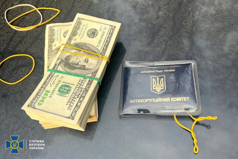СБУ та ДБР затримали двох шахраїв, які за $50 тис. продавали посаду ректора одного з вінницьких університетів 04