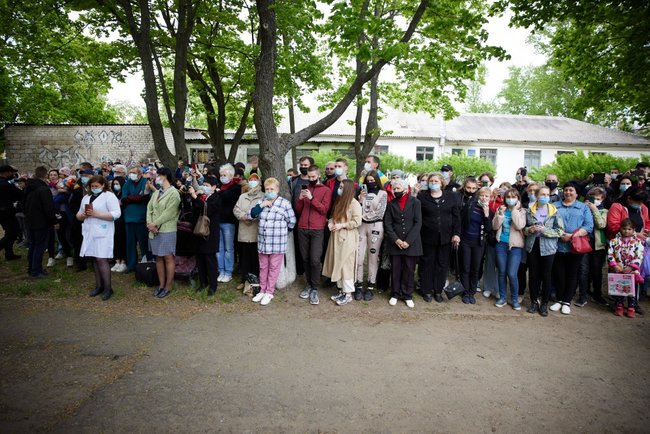 Зеленский и послы стран G7 и ЕС на Луганщине почтили память погибших в годы Второй мировой войны 10 Зеленский и послы стран G7 и ЕС на Луганщине почтили память погибших в годы Второй мировой войны 10