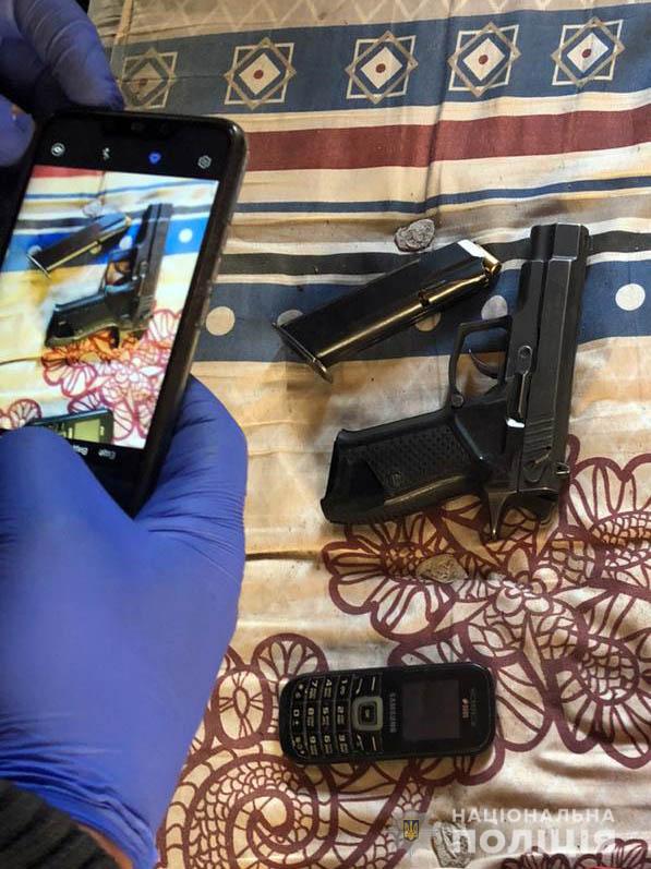 Били, змушували працювати і не платили: на Житомирщині 6 осіб звільнили з трудового рабства 05