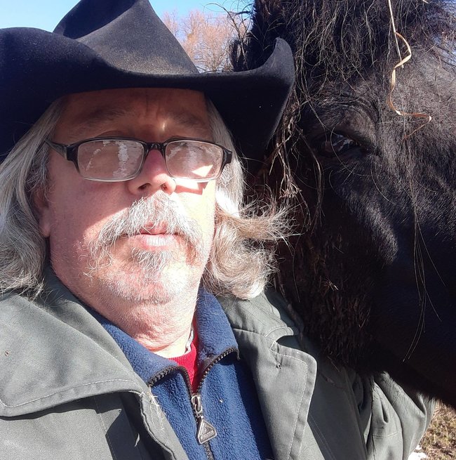 За 10 днів у Донецьку я вирішив продати свою ферму у США - і переїхати в Україну. Історія американця, що вирощує перець та допомагає бійцям 04 За 10 днів у Донецьку я вирішив продати свою ферму у США - і переїхати в Україну. Історія американця, що вирощує перець та допомагає бійцям 04