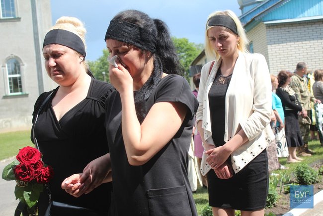 С бойцом 14-й ОМБр Олегом Пушкаруком, погибшим 9 мая на Луганщине, простились на Волыни 32