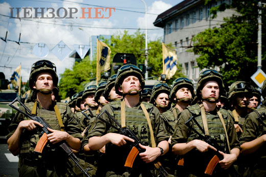 Третя річниця визволення Маріуполя - парад захисників міста 06