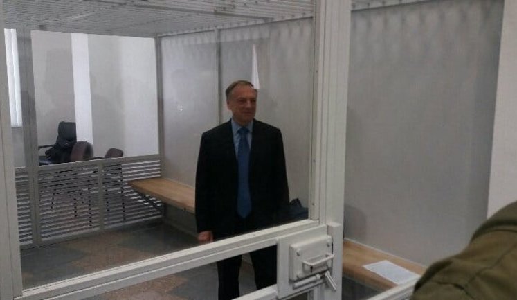 Суд начал слушание апелляции Лавриновича: у экс-министра Януковича боевое настроение и 6 адвокатов. ФОТОрепортаж