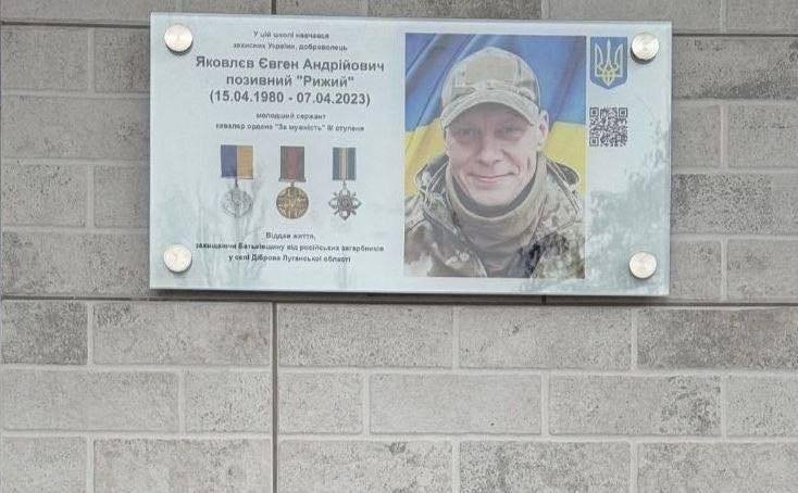В Киеве под завалами дома погибшего бойца нашли его дочь