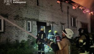 Атаки РФ по Киевщине: в двух районах возникли пожары. ФОТОрепортаж