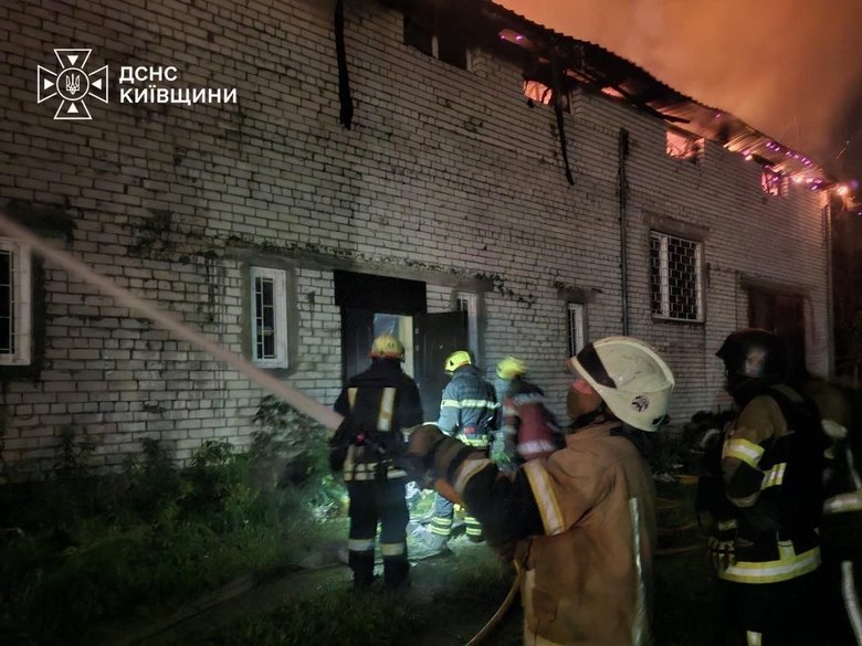 Київщина: рятувальники ліквідували наслідки ворожих атак