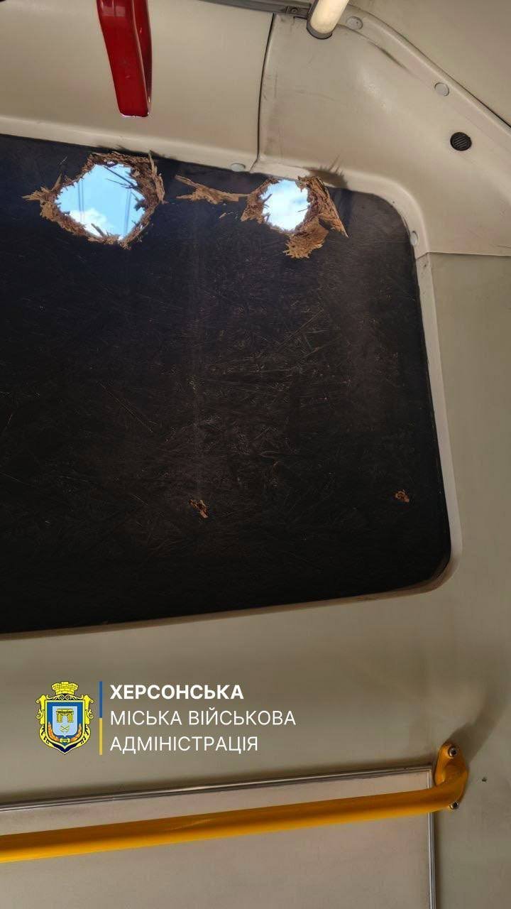 Удары по транспорту в Херсоне