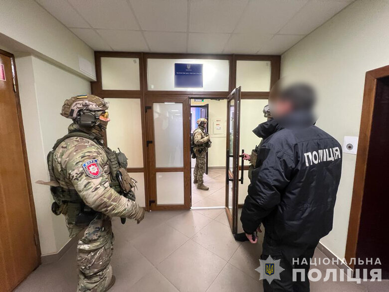 The head of the department of the Chernihiv City Council was detained for receiving more than 142 thousand UAH. bribe: demanded 10% kickback, - National Police 04