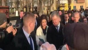 "Да знаем мы уже. Ты такой шахтер, как я балерина", - Порошенко в Червонограде. ВИДЕО