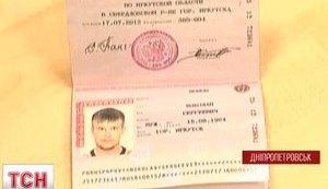 Пленного гражданина РФ, который поехал воевать на Донбасс из-за пропаганды про фашистов, передали матери. ВИДЕО