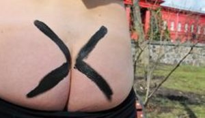 Две Ж FEMENисток против "сук", что "режут по Живому". ФОТОрепортаж
