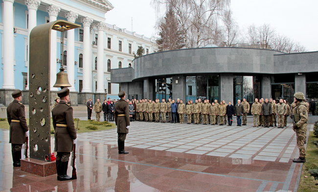 У Міноборони вшанували память загиблих українських захисників 01
