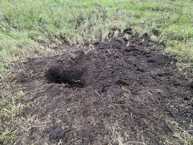 Россияне выпустили из вертолета 12 ракет по аграрному предприятию в Сумской области, - ОВА 04 Россияне выпустили из вертолета 12 ракет по аграрному предприятию в Сумской области, - ОВА 04