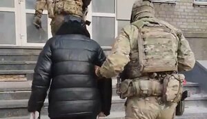 В окупованому Маріуполі двох людей затримали за проукраїнські коментарі в соцмережах. ВIДЕО