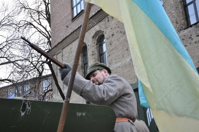 У Києві відбулася історична реконструкція бою за завод Арсенал між військами УНР і більшовиками 09