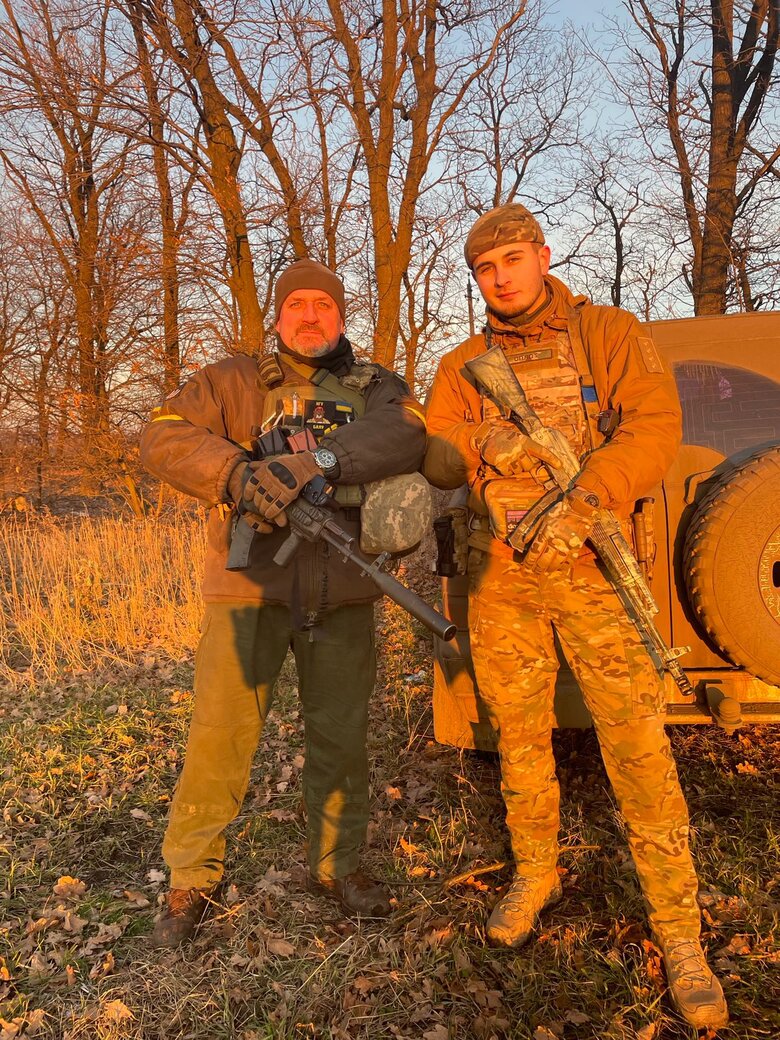 Нацгвардеец Иван Криворотько: Это был лес, но деревьев в нем не было. Были пеньки максимум в 1,5 метра, обрезанные артиллерией. И вдобавок к этому - очень много трупов, частей тел 02