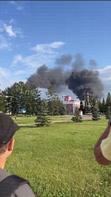 В Башкортостане после атаки дронов вспыхнул пожар на НПЗ "Газпром Нафтохім — Салават"