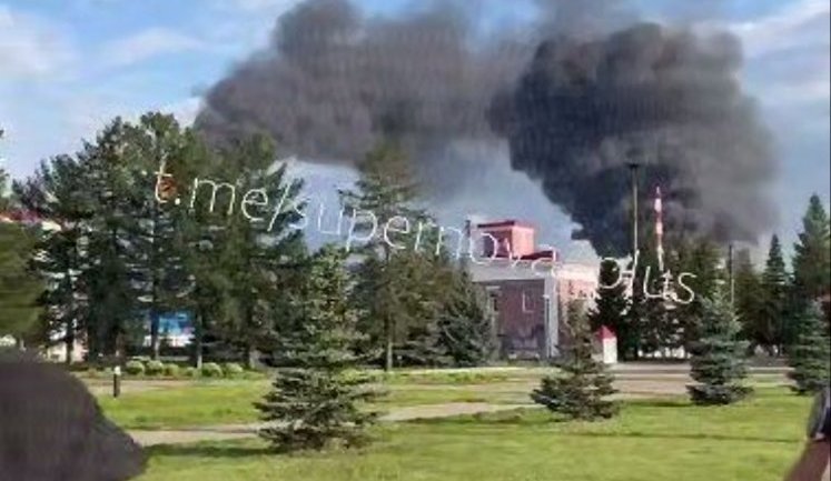 У Башкортостані після атаки дронів спалахнула пожежа на НПЗ "Газпром Нафтохім-Салават". ВІДЕО+ФОТОрепортаж