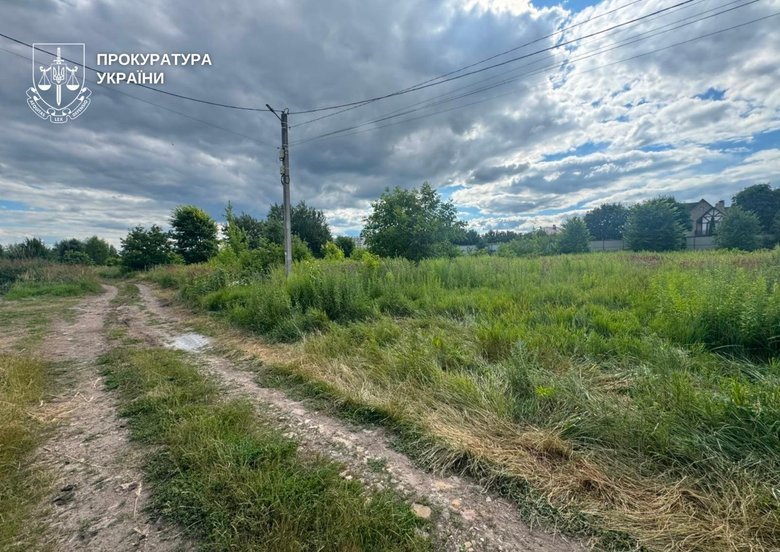 Киянин взяв у шістьох військових $28 тисяч за неіснуючу можливість отримати землю під забудову