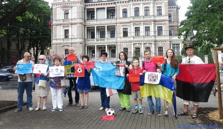 Activists demanded release of Ukrainian hostages held by Kremlin outside Riga-based Russian embassy. VIDEO&PHOTOS